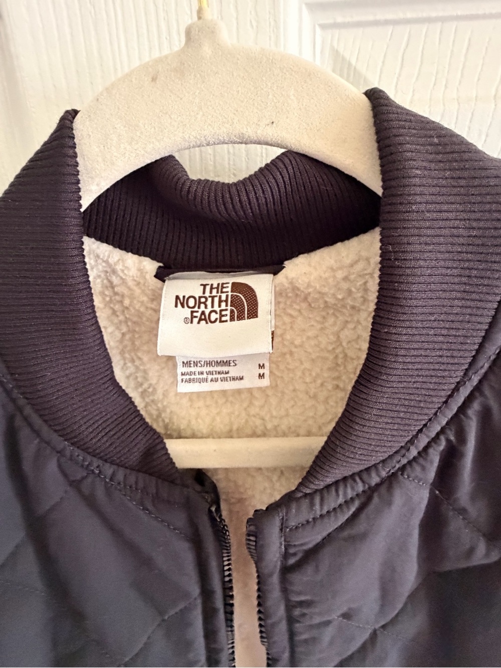 North face quilted vest with fleece lining - Picture 3 of 5